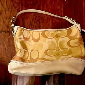 Barely used like new coach purse 15x11